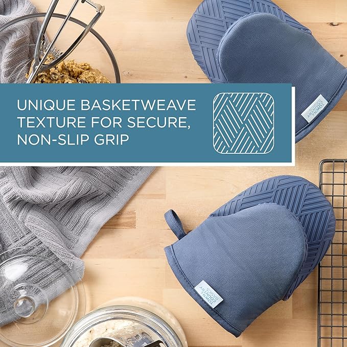 Town & Country Basics Basketweave Soft Silicone Mini Oven Mitt 2-Pack Set, Heat Resistant up to 500F, Flexible Silicone, Non-Slip Grip, Blue, 5.5"x8"