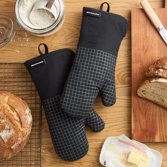 KITCHENAID Gourmet Series Gridlines Oven Mitts 2-Pack Set, Heat Resistant up to 600°F, Soft Silicone Grip, Magnetic Cuff, Matte Black, 7"x14"