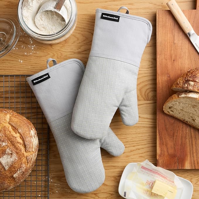 KITCHENAID Gourmet Series Gridlines Oven Mitts 2-Pack Set, Heat Resistant up to 600°F, Soft Silicone Grip, Magnetic Cuff, Matte Grey, 7"x14"
