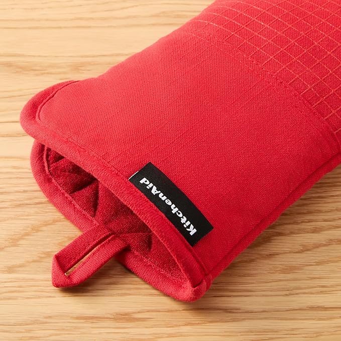 KITCHENAID Gourmet Series Gridlines Oven Mitts 2-Pack Set, Heat Resistant up to 600°F, Soft Silicone Grip, Magnetic Cuff, Passion Red, 7"x14"