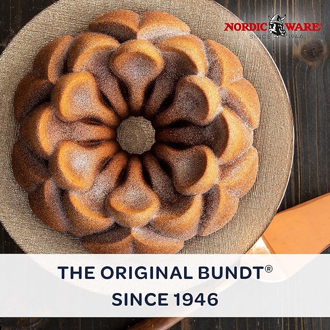 Nordic Ware Magnolia Bundt, 10 Cup, Toffee